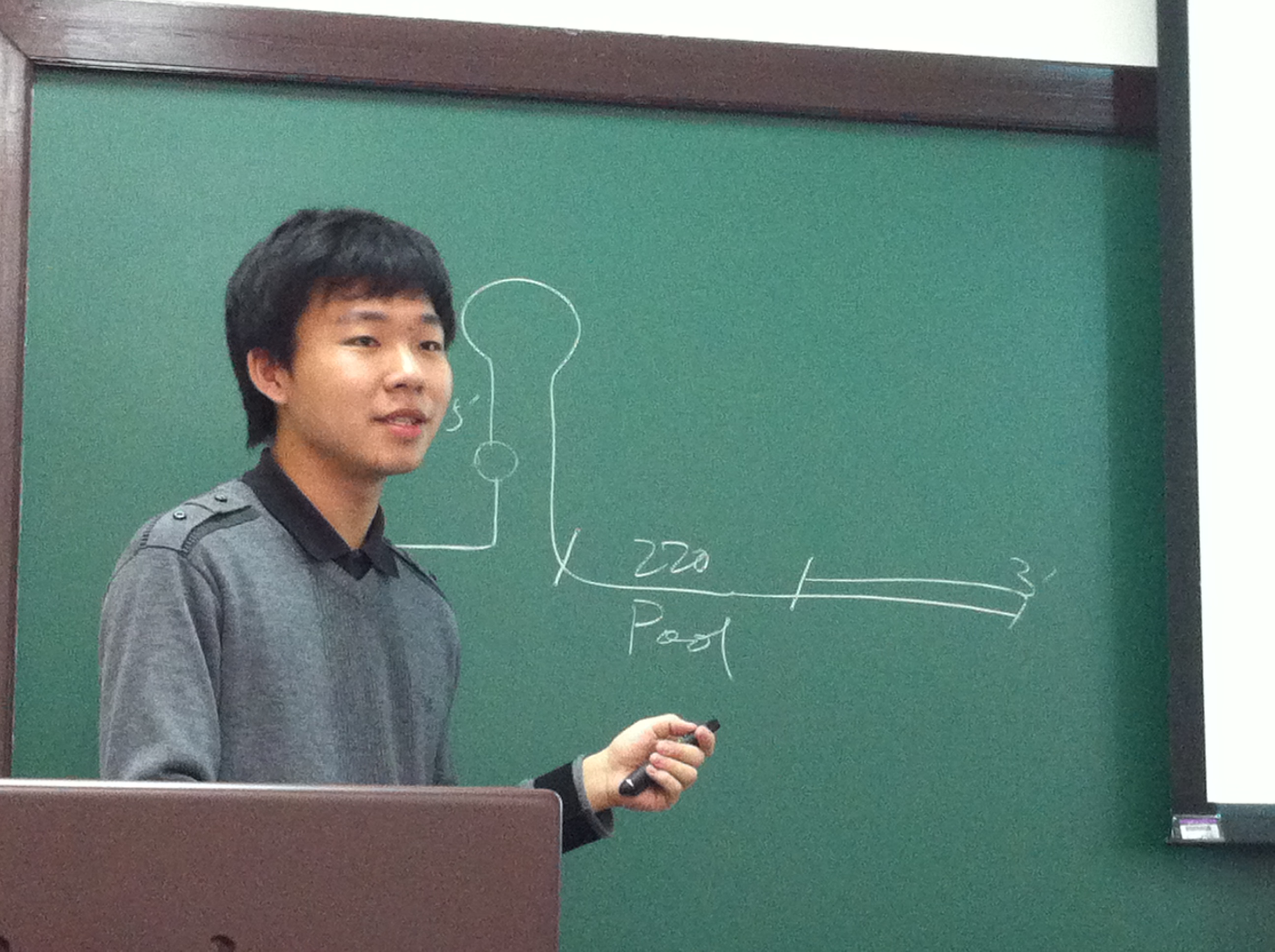 宋博锴同学在解释rna ligase ribozyme的设计